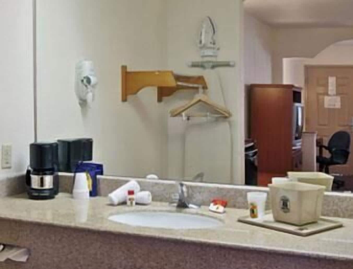 Super 8 By Wyndham Mont Belvieu - Baytown East Hotell Rom bilde