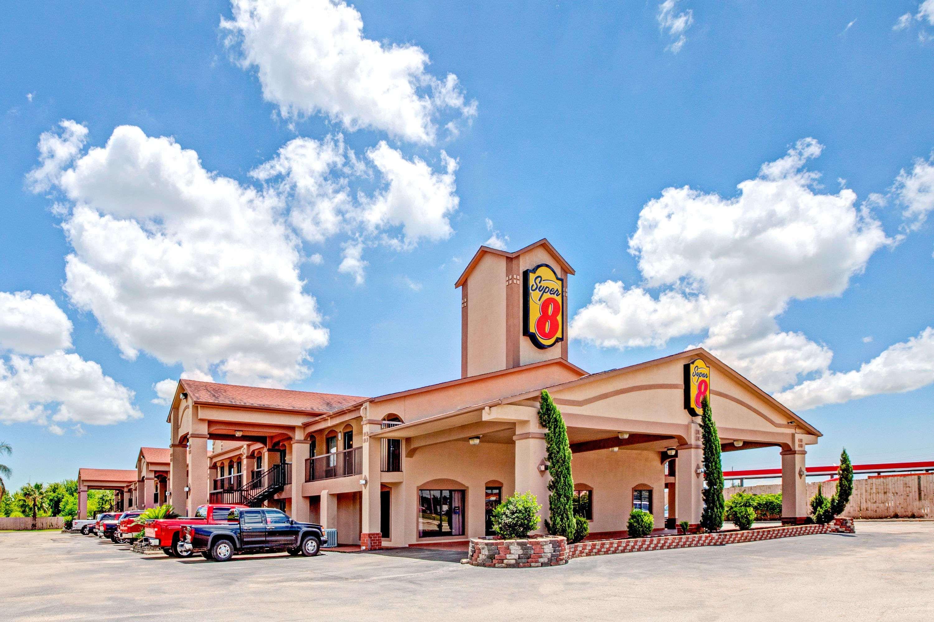 Super 8 By Wyndham Mont Belvieu - Baytown East Hotell Eksteriør bilde
