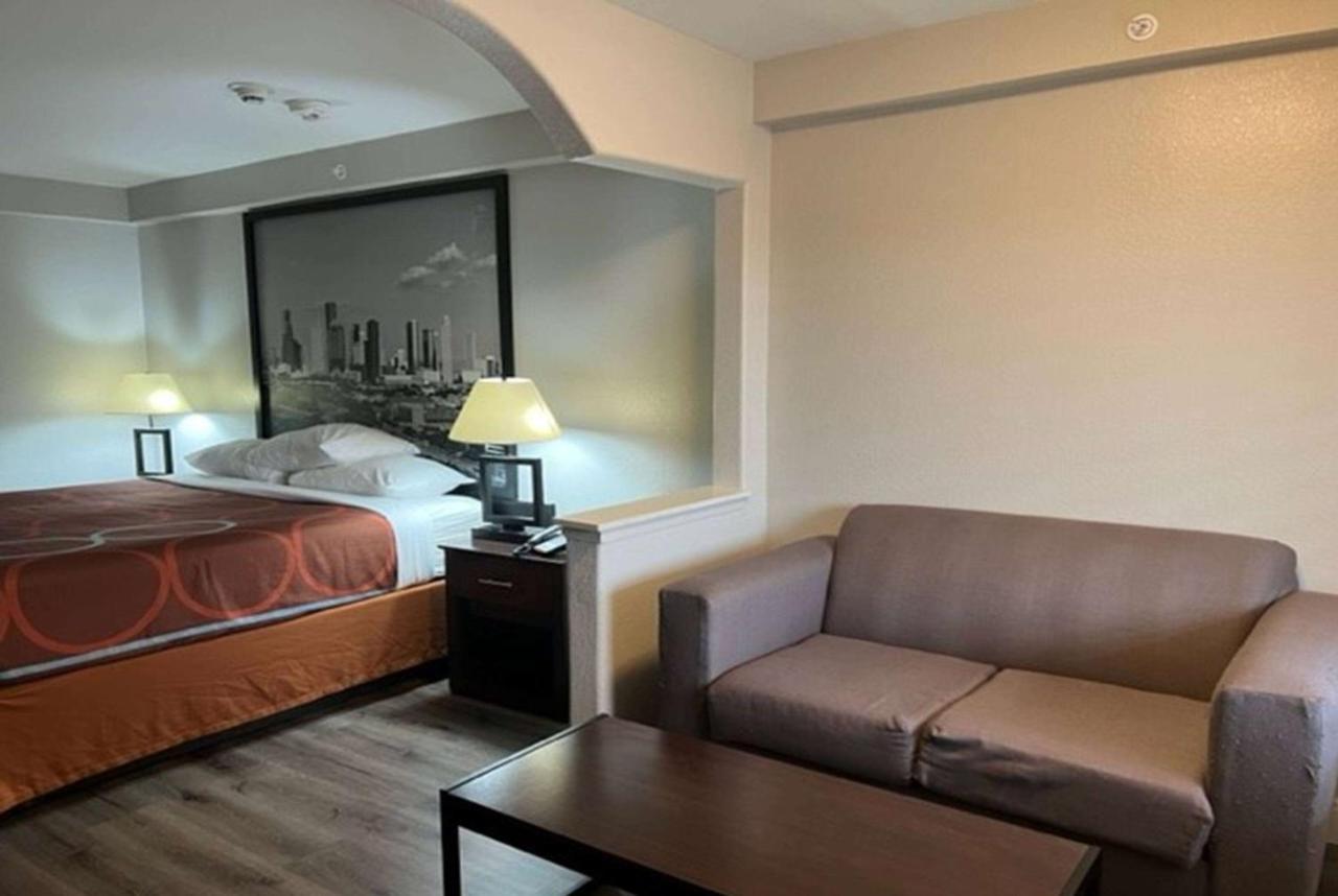 Super 8 By Wyndham Mont Belvieu - Baytown East Hotell Eksteriør bilde