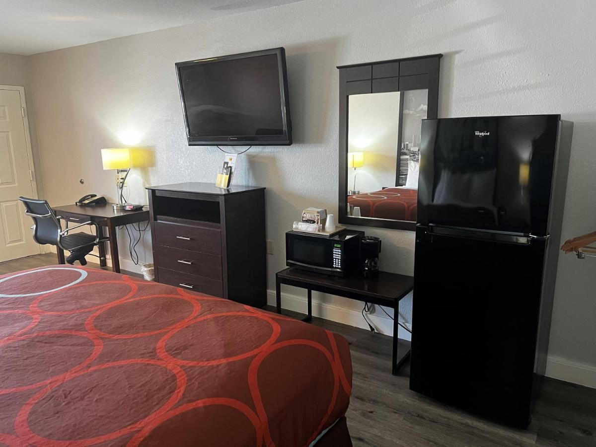 Super 8 By Wyndham Mont Belvieu - Baytown East Hotell Eksteriør bilde