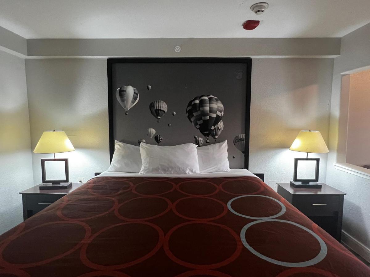 Super 8 By Wyndham Mont Belvieu - Baytown East Hotell Eksteriør bilde