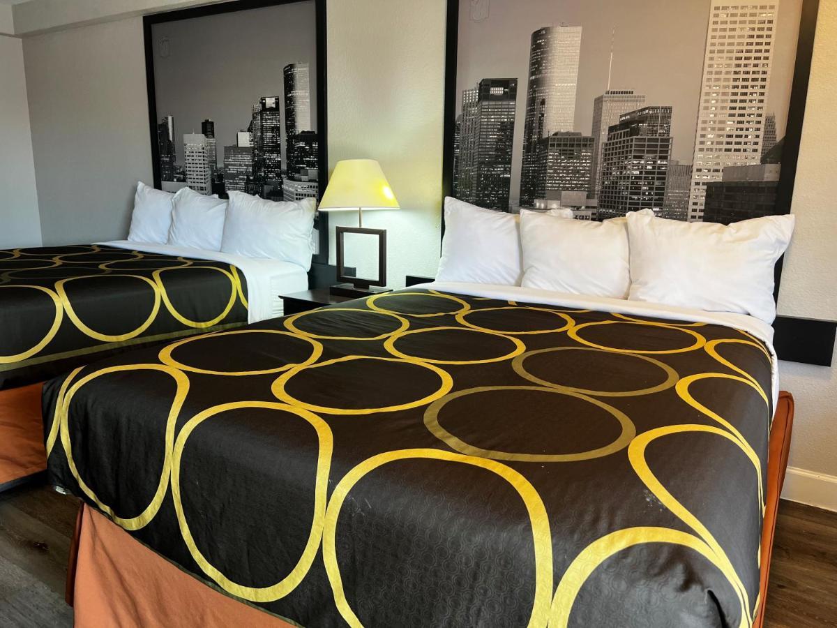 Super 8 By Wyndham Mont Belvieu - Baytown East Hotell Eksteriør bilde