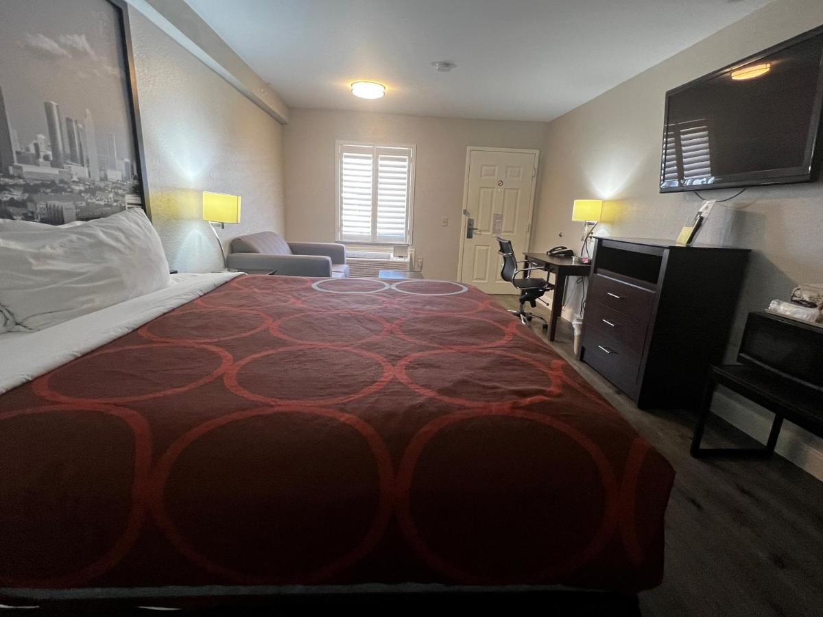 Super 8 By Wyndham Mont Belvieu - Baytown East Hotell Eksteriør bilde