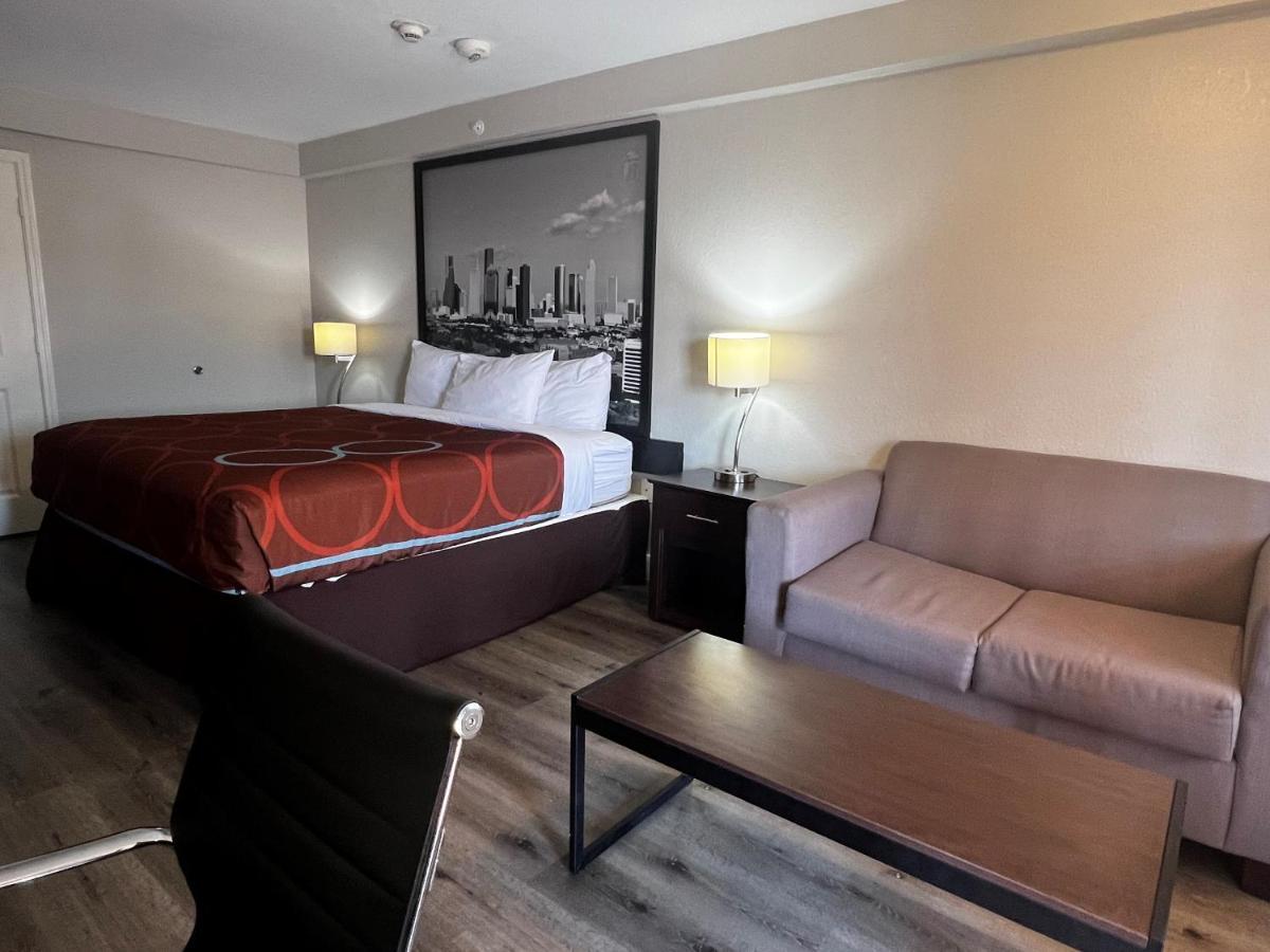 Super 8 By Wyndham Mont Belvieu - Baytown East Hotell Eksteriør bilde